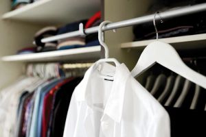 Modułowy system ścienny z wieszakami na narzędzia ogrodowe