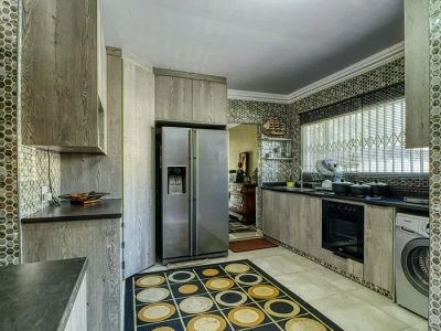 Zmywarka i pralka w nowoczesnej kuchni