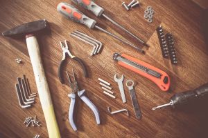 Narzędzia dla Majsterkowicza: Przygotuj się na letnie projekty DIY w domu i ogrodzie.