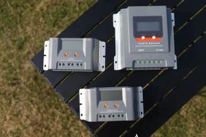 Schemat działania domowego magazynu energii: panele PV, inwerter, bateria i zasilanie domu