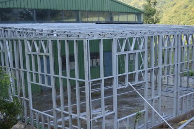 Szkielet stalowy w domach pasywnych Trwałość, szybkość i precyzja konstrukcji.