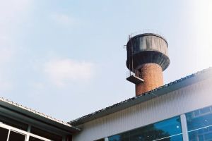 Schemat wentylacji mechanicznej z odzyskiem ciepła (rekuperacji) w nowoczesnym domu pasywnym.