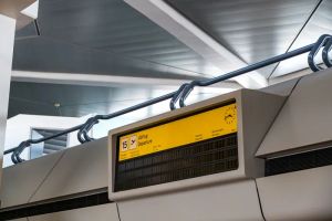 Ładowanie samochodu elektrycznego w domu Zasilaj EV prądem ze słońca.