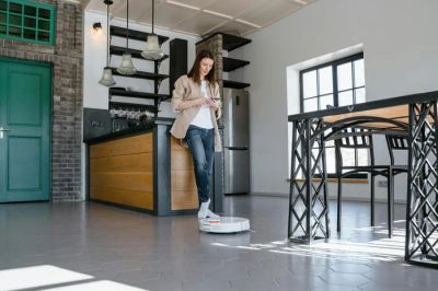 Nowoczesna kuchnia z wyspą, wyposażona w inteligentne i energooszczędne urządzenia