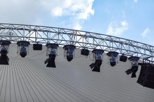 Oświetlenie zewnętrzne LED: Bezpieczeństwo i atmosfera w ogrodzie