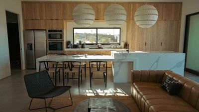 Kuchnia otwarta na salon Jak połączyć ergonomię z estetyką?