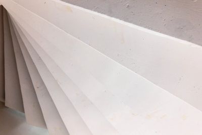 Przekrój stosu płyt warstwowych PIR