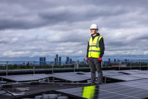 Panel sterowania inteligentnego domu z wizualizacją zużycia i produkcji energii