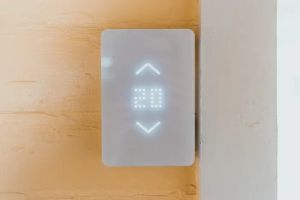 Panel sterowania smart home z ikonami ogrodu i oświetlenia