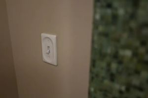 Panel sterowania inteligentnego domu z ikonami zarządzania energią, symbolizujący efektywność i oszczędność.