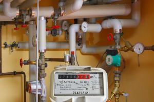 Ekran nowoczesnego systemu zarządzania energią w inteligentnym domu.