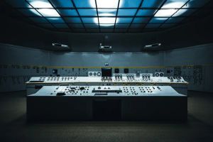 Zaawansowany system wentylacji i kontroli mikroklimatu w inteligentnym domu pasywnym.