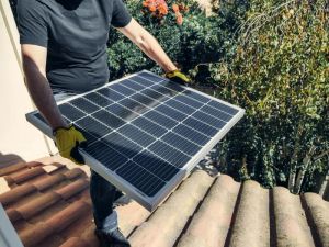 Mit: Dom o dodatnim bilansie energetycznym to utopia. Fakt: Jak osiągnąć pełną samowystarczalność i nawet zarabiać na energii.