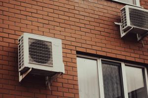 Inteligentny system wentylacji z odzyskiem ciepła w nowoczesnym domu, zapewniający świeże powietrze i minimalizujący straty energii.