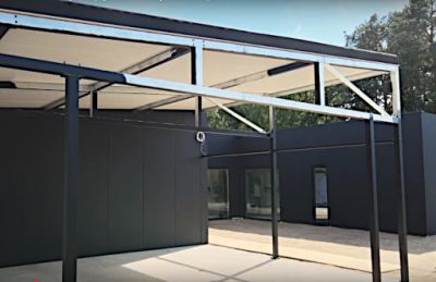 Konstrukcja stalowa domu modelowego TipTopDom przed montażem płyt